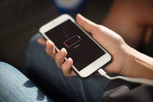 чому телефон не заряджається до кінця